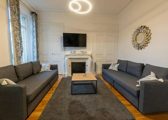 Haussmannien Jaures Lägenhet