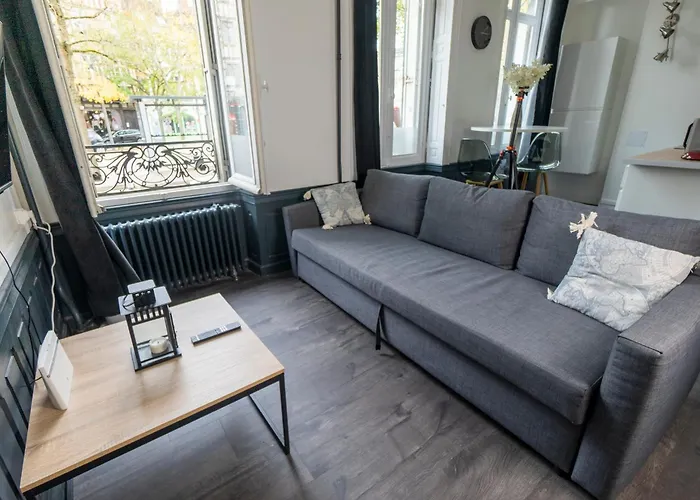 Haussmannien Jaures Lägenhet *