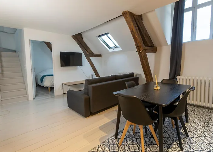 Haussmannien Jaures Lägenhet *